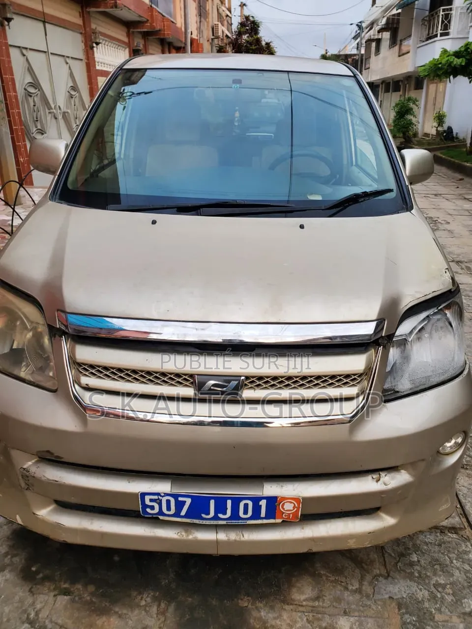 Toyota Noah 2004 Jaune