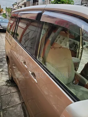 Toyota Noah 2004 Jaune