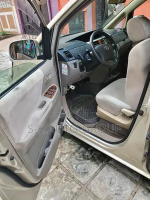 Toyota Noah 2004 Jaune