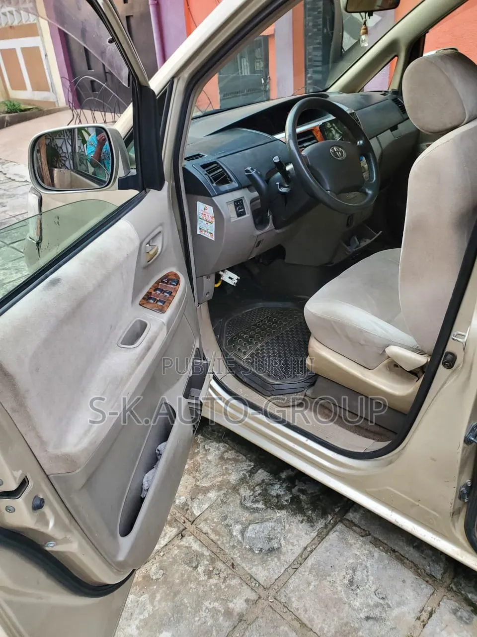 Toyota Noah 2004 Jaune