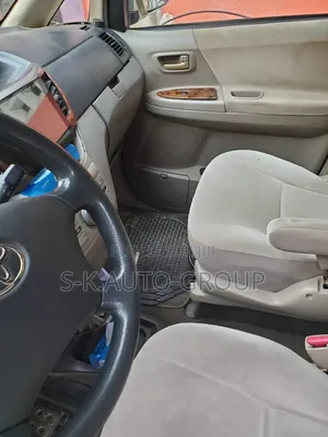 Toyota Noah 2004 Jaune