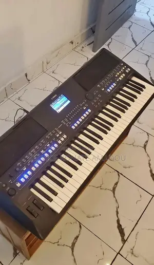 Avec Arguments Yamaha PSR-Sx600 À Vendre 1200 Sons 400 Styles Haut-