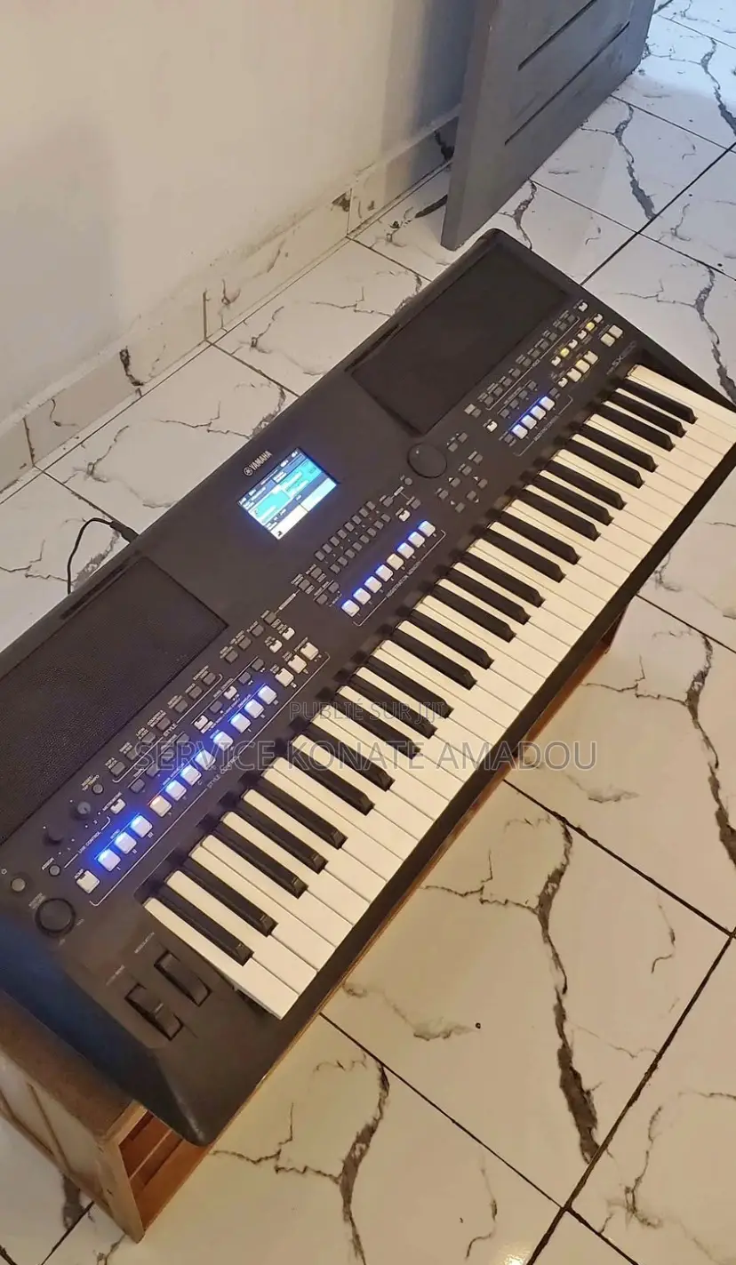 Avec Arguments Yamaha PSR-Sx600 À Vendre 1200 Sons 400 Styles Haut-