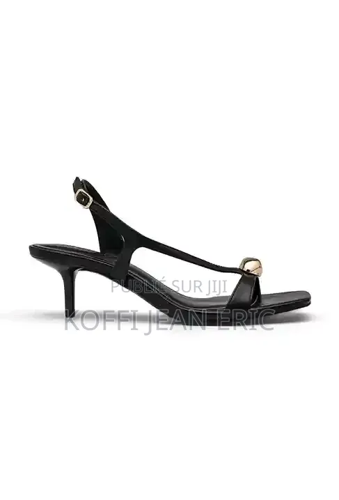 Je Vendre Des Chaussures Disponible