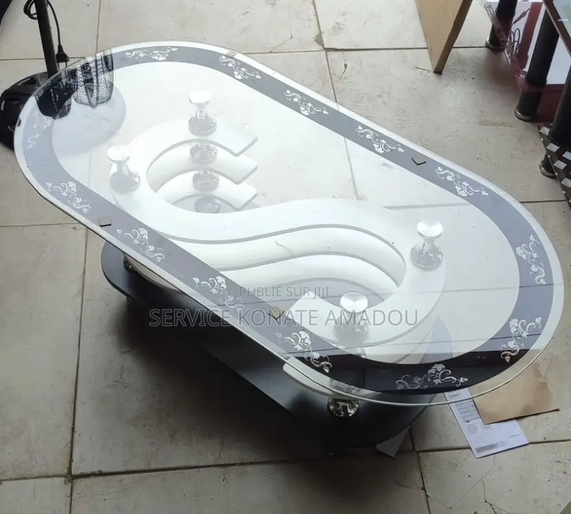 Table Basse Moderne en Verre Trempé + Étagère - Design Chic