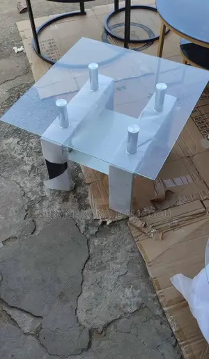 Table Basse Moderne en Verre Trempé + Étagère - Design Chic