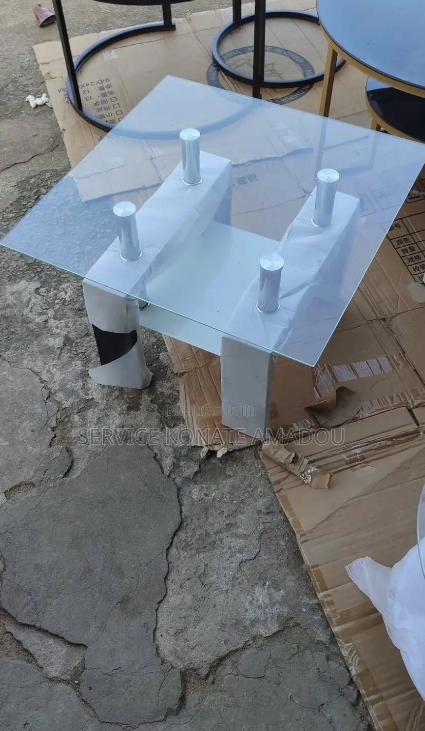 Table Basse Moderne en Verre Trempé + Étagère - Design Chic