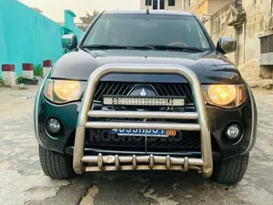 Mitsubishi L200 2009 Vert