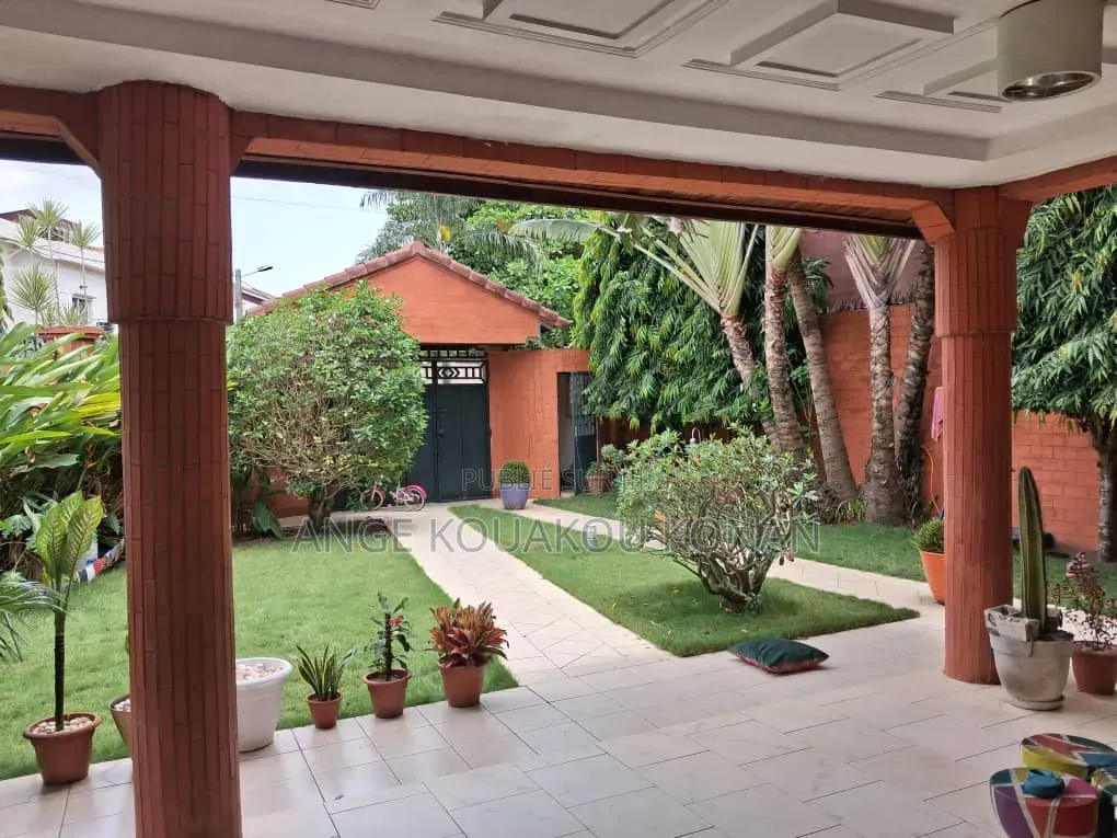 5chbre Duplex dans Ange Immobilier, Cocody à Louer