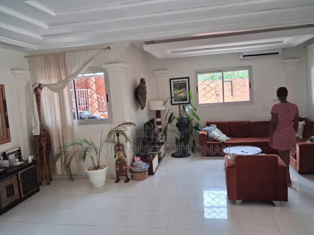 5chbre Duplex dans Ange Immobilier, Cocody à Louer