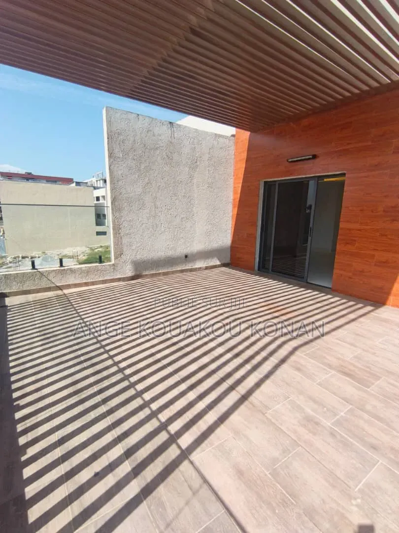 5chbre Duplex dans Ange Immobilier, Cocody à Louer
