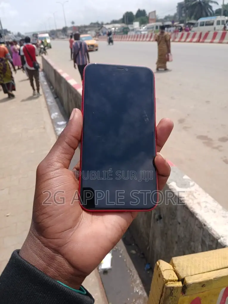 Nouveau Apple iPhone 11 64 GB Rouge