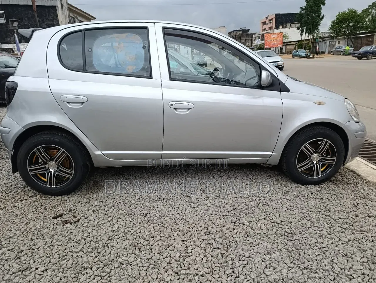 Toyota Yaris 2023 Gris