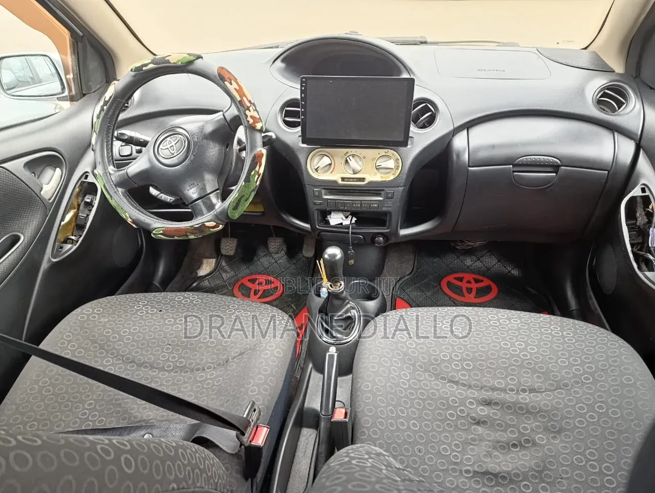 Toyota Yaris 2023 Gris