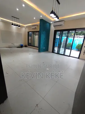 5chbre Duplex dans Grâces Immobilier, Bingerville à Louer