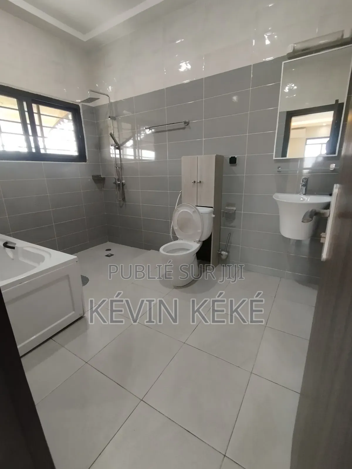 5chbre Duplex dans Grâces Immobilier, Bingerville à Louer