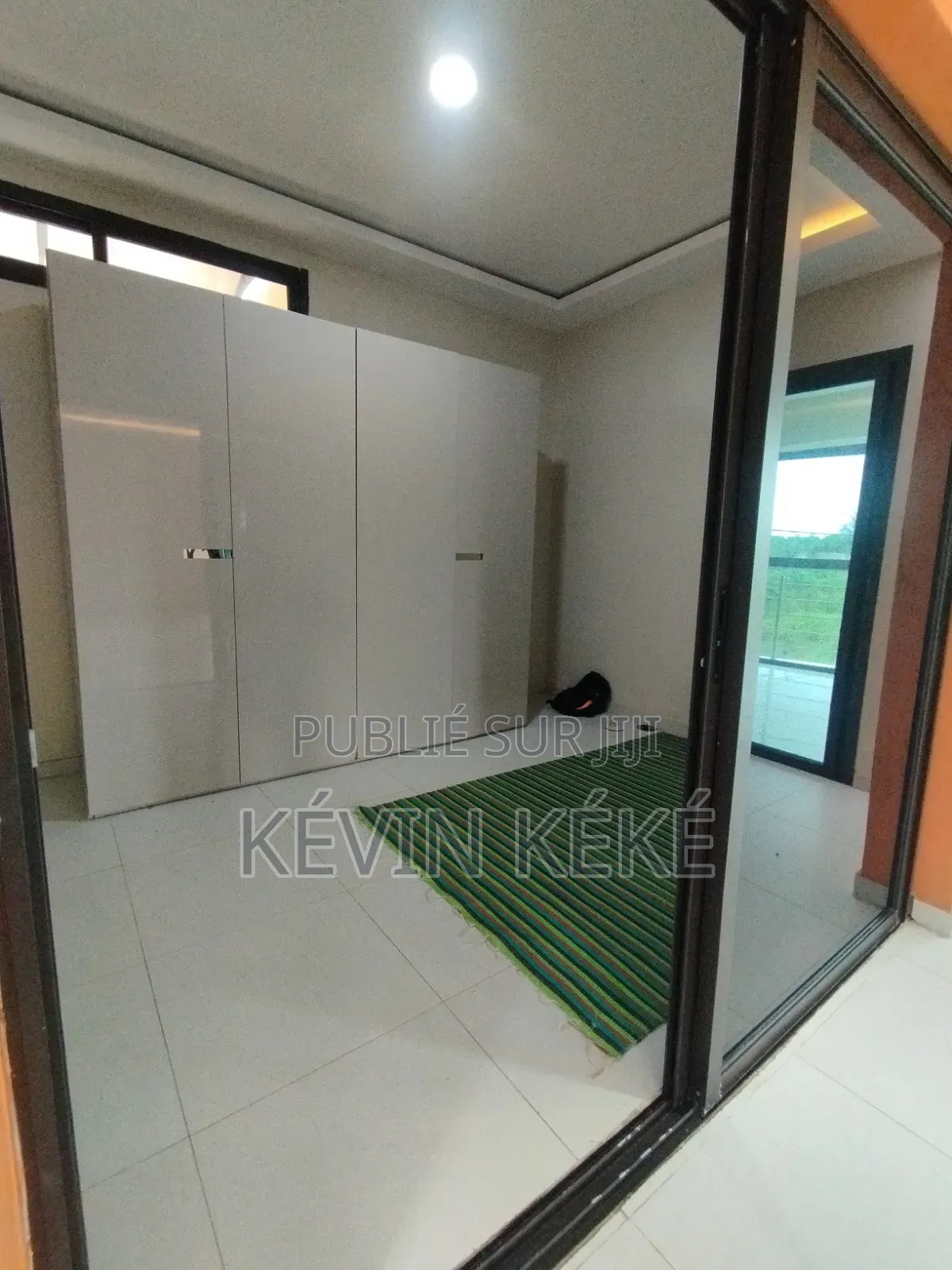 5chbre Duplex dans Grâces Immobilier, Bingerville à Louer