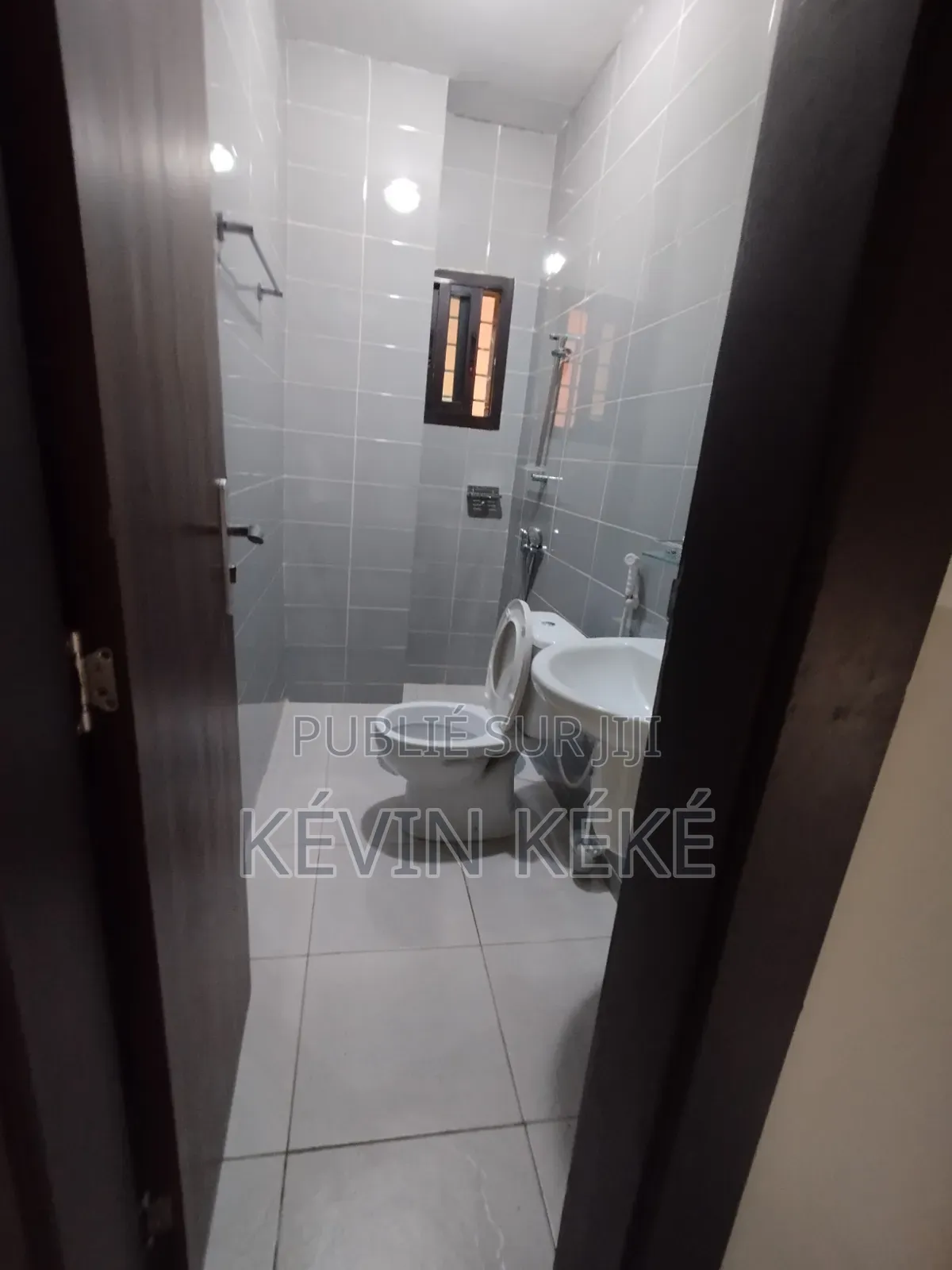 5chbre Duplex dans Grâces Immobilier, Bingerville à Louer
