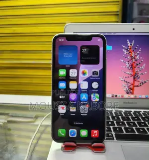 Nouveau Apple iPhone 12 128 GB Rouge