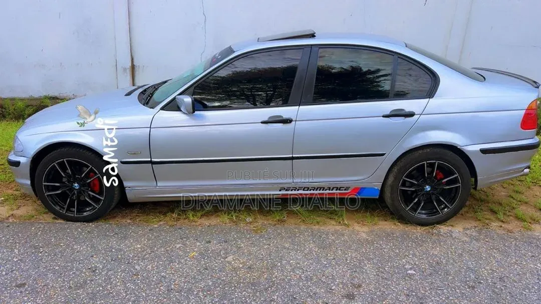 BMW 318i 2022 Gris