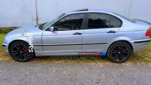 BMW 318i 2022 Gris