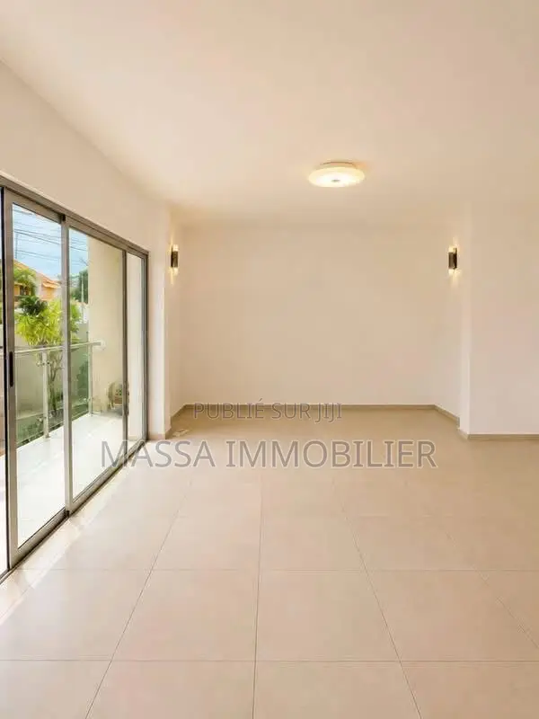 3chbre Appartement dans Massa Immobilier, Deux Plateaux à Louer