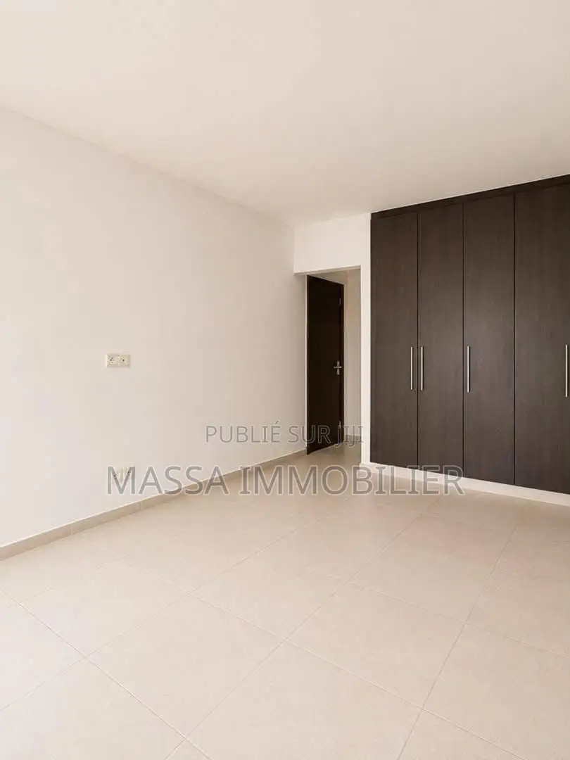 3chbre Appartement dans Massa Immobilier, Deux Plateaux à Louer