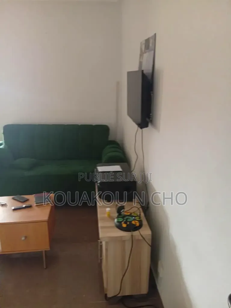 3chbre Appartement dans Prestige, Yopougon à Louer