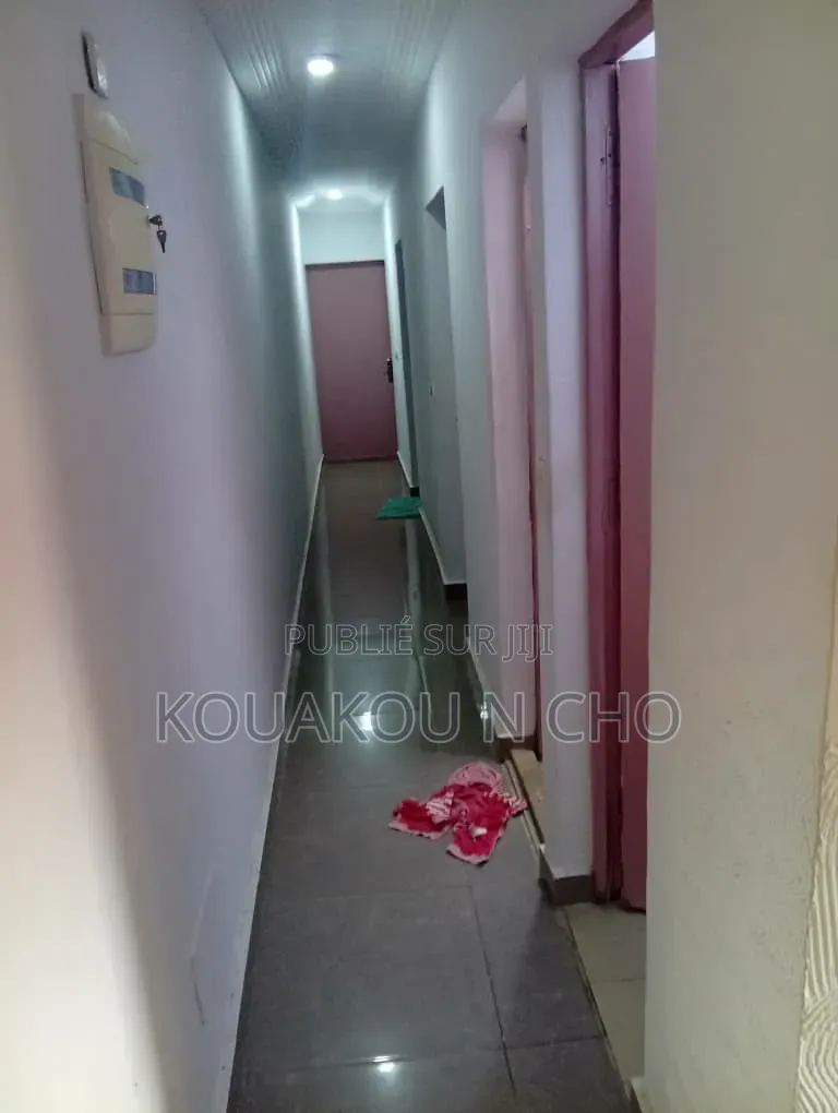 3chbre Appartement dans Prestige, Yopougon à Louer