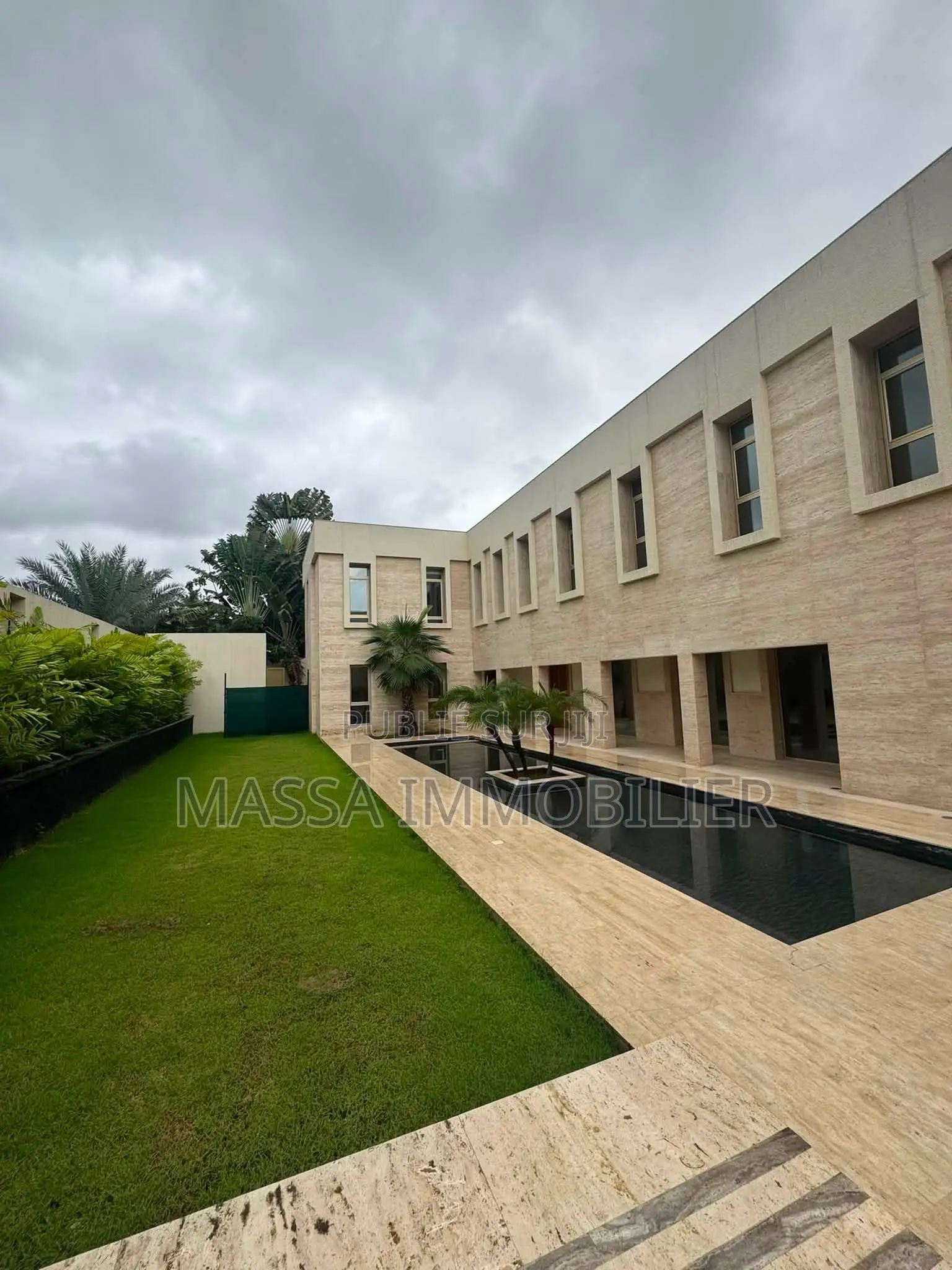 9chbre Villa dans Massa Immobilier, Cocody à Louer