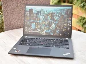 Nouveau Lenovo ThinkPad T14s G4 16GB AMD Ryzen 5 SSD 512GB