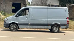 Mercedes-Benz eSprinter 2024 Gris