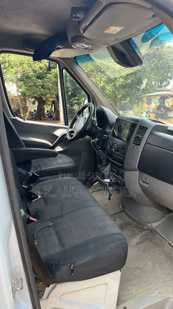 Mercedes-Benz eSprinter 2024 Gris