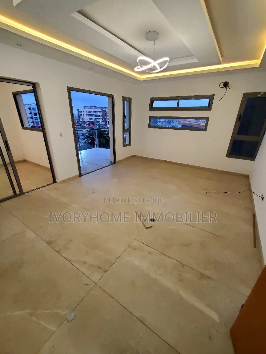 2chbre Appartement dans Cocody à Louer