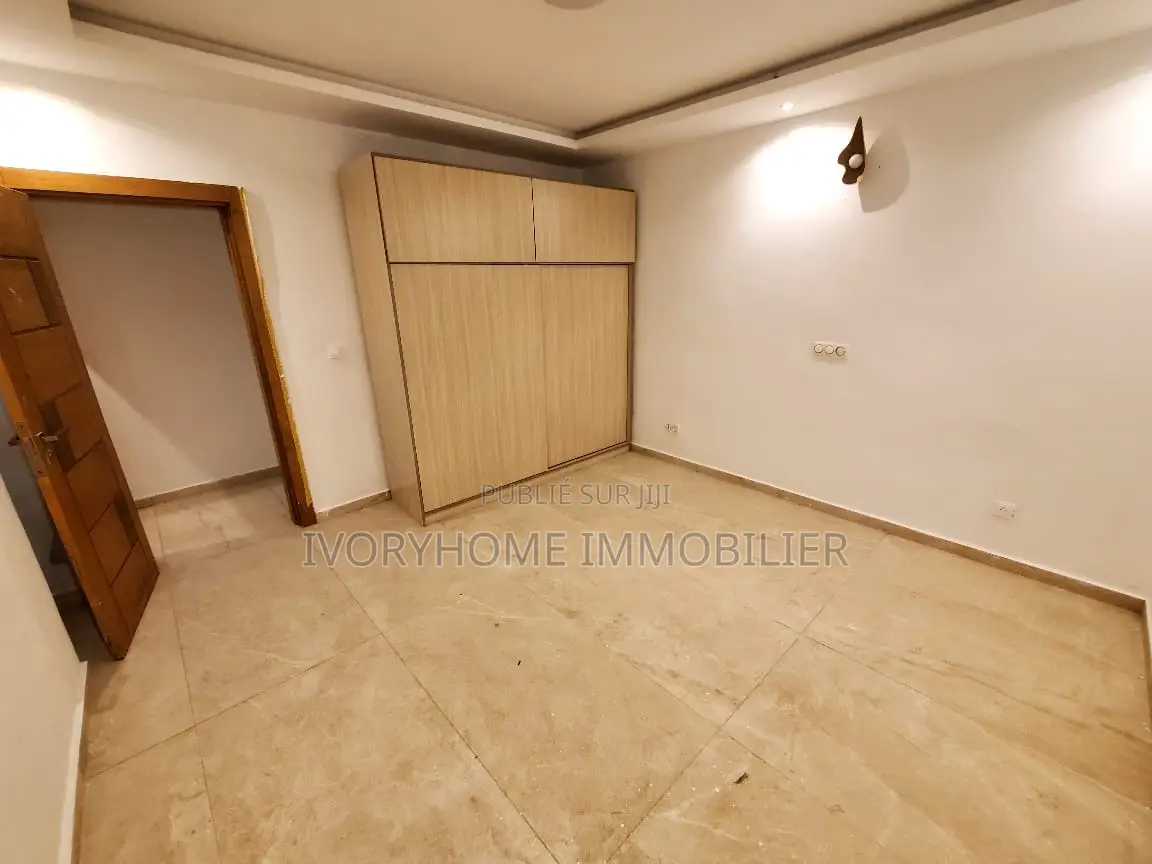 2chbre Appartement dans Cocody à Louer