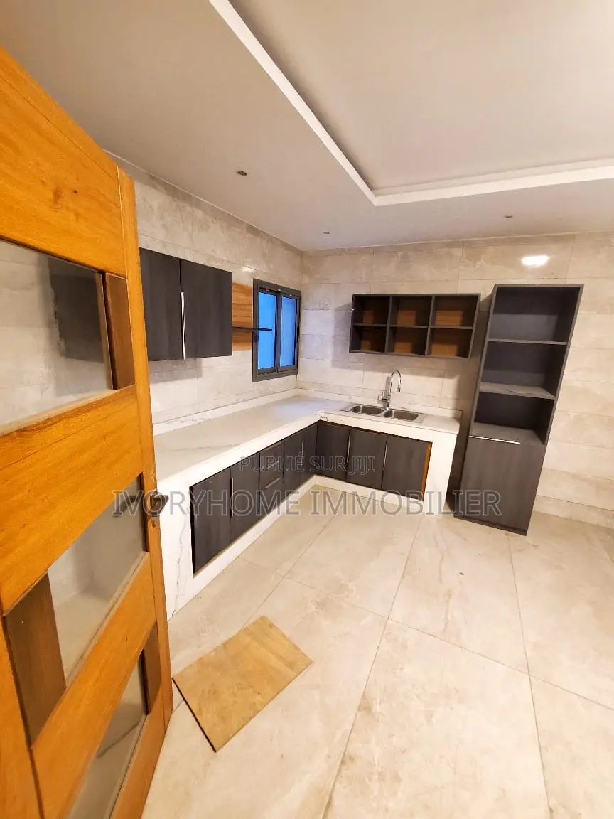 2chbre Appartement dans Cocody à Louer