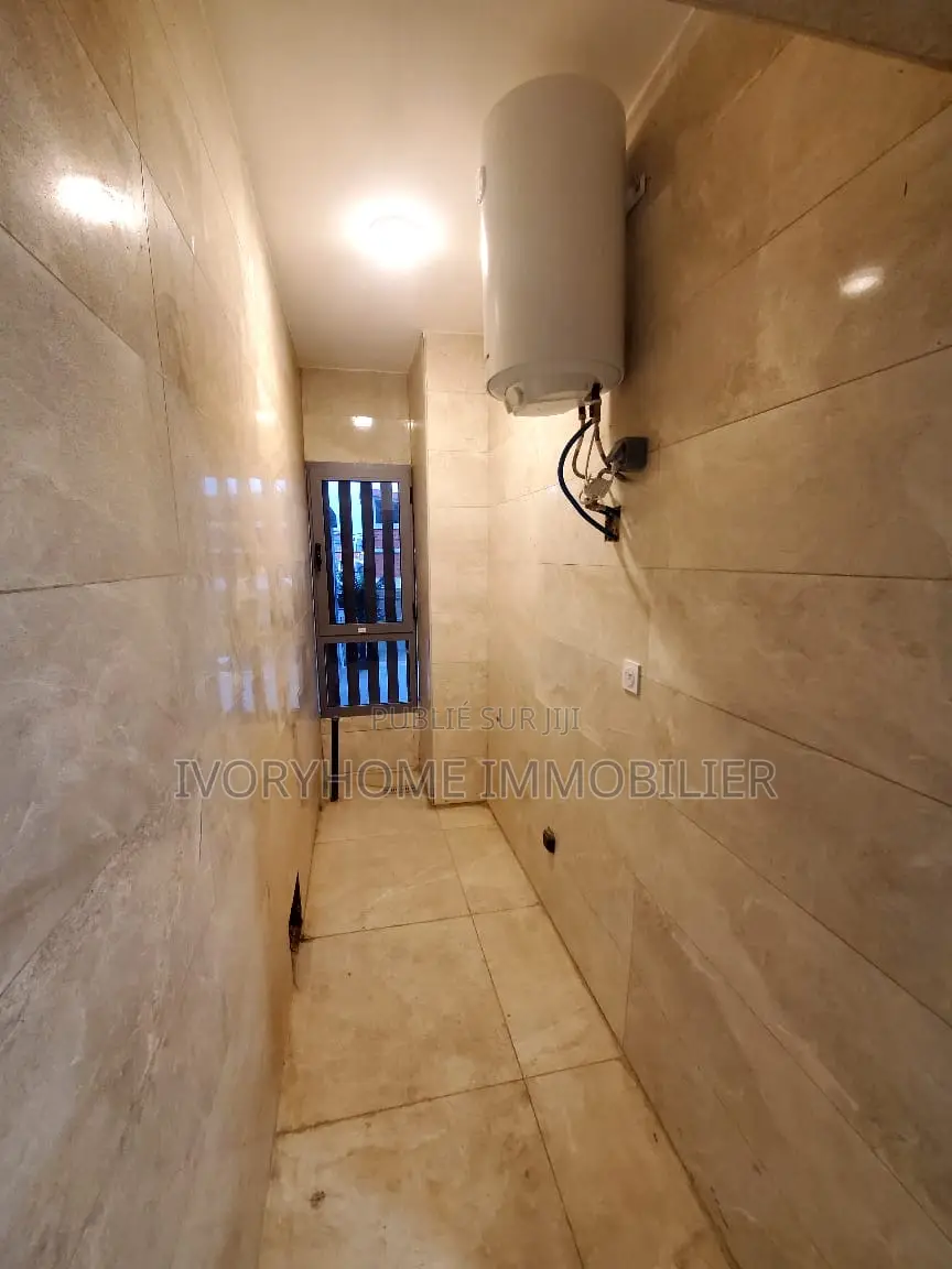 2chbre Appartement dans Cocody à Louer
