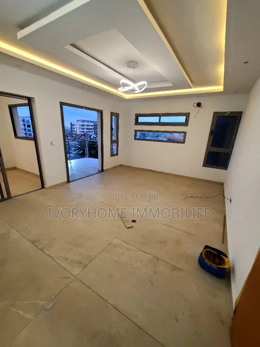 2chbre Appartement dans Cocody à Louer