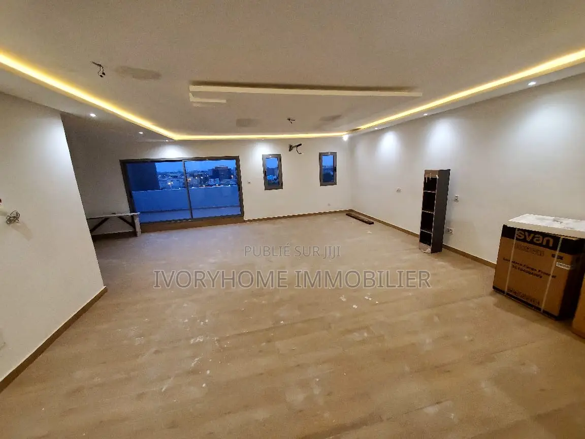 2chbre Appartement-terrasse dans Cocody à Louer