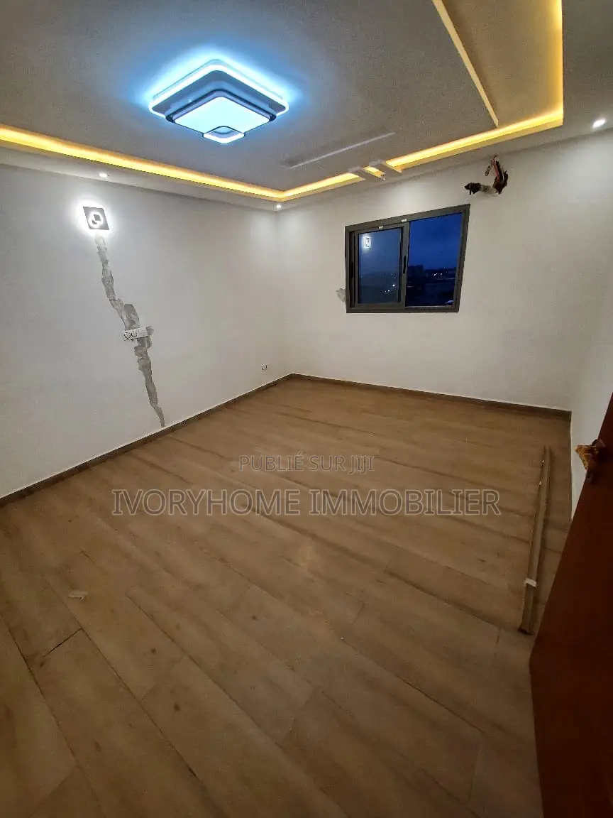 3chbre Appartement-terrasse dans Cocody à Vendre