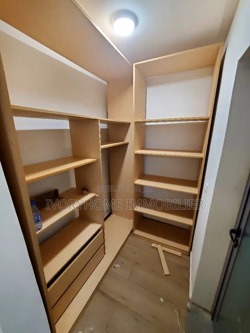 3chbre Appartement-terrasse dans Cocody à Vendre