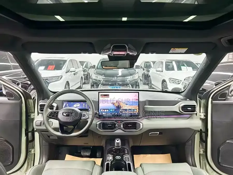 Geely Coolray 2025 Beige