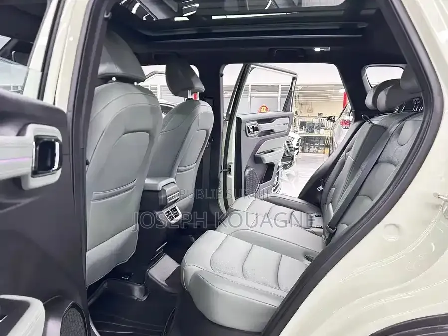 Geely Coolray 2025 Beige