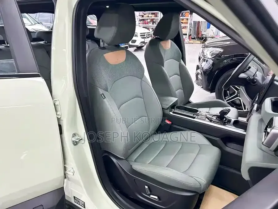 Geely Coolray 2025 Beige