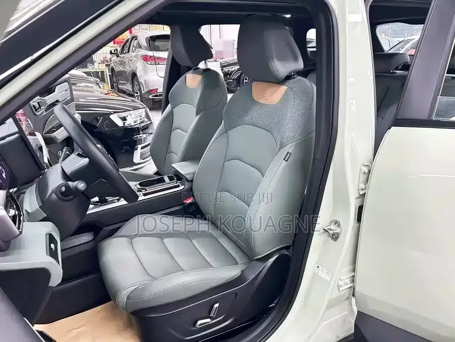 Geely Coolray 2025 Beige