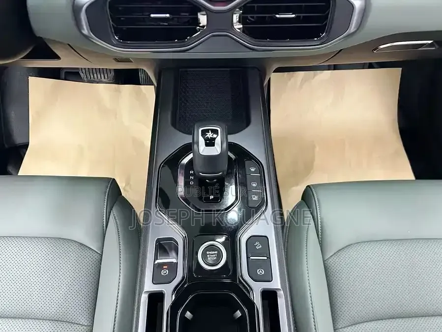 Geely Coolray 2025 Beige