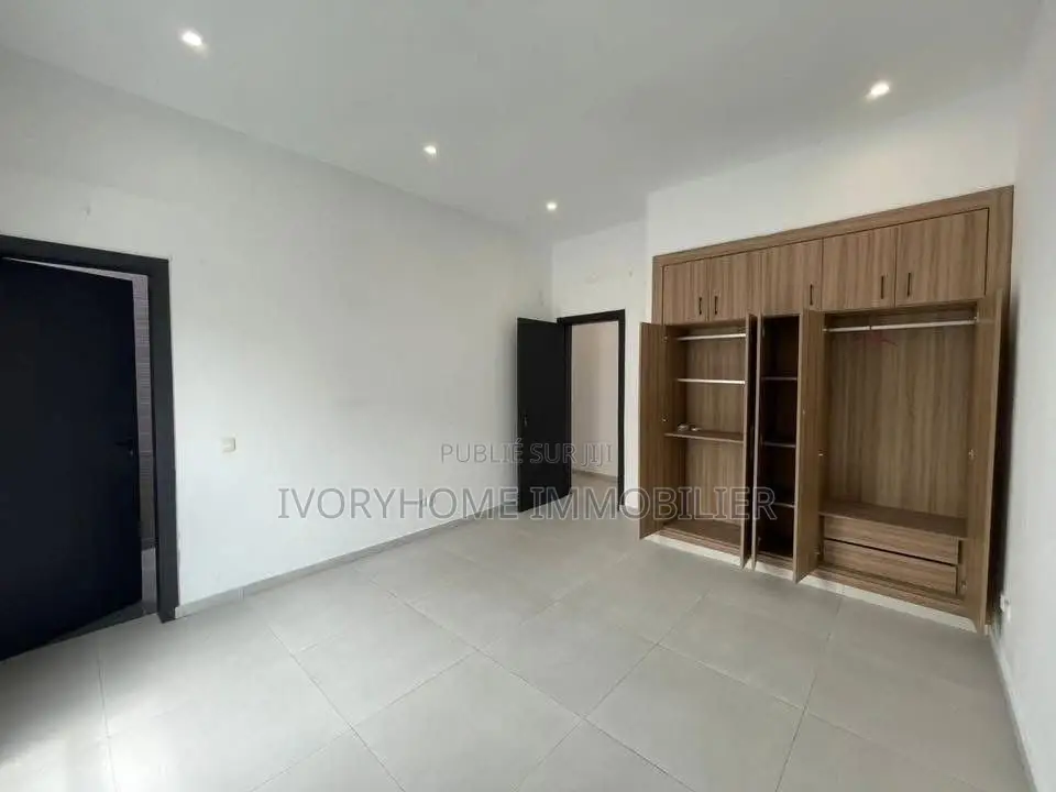 4chbre Duplex dans Cocody à Louer
