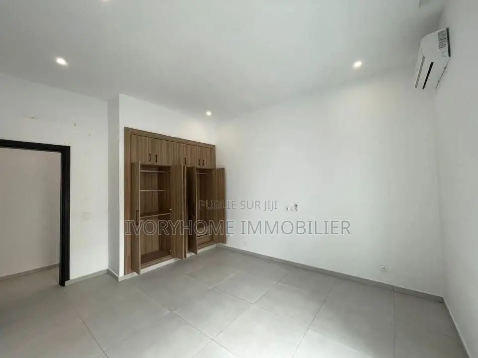 4chbre Duplex dans Cocody à Louer
