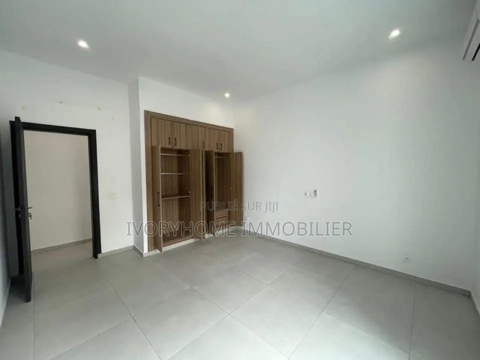 4chbre Duplex dans Cocody à Louer