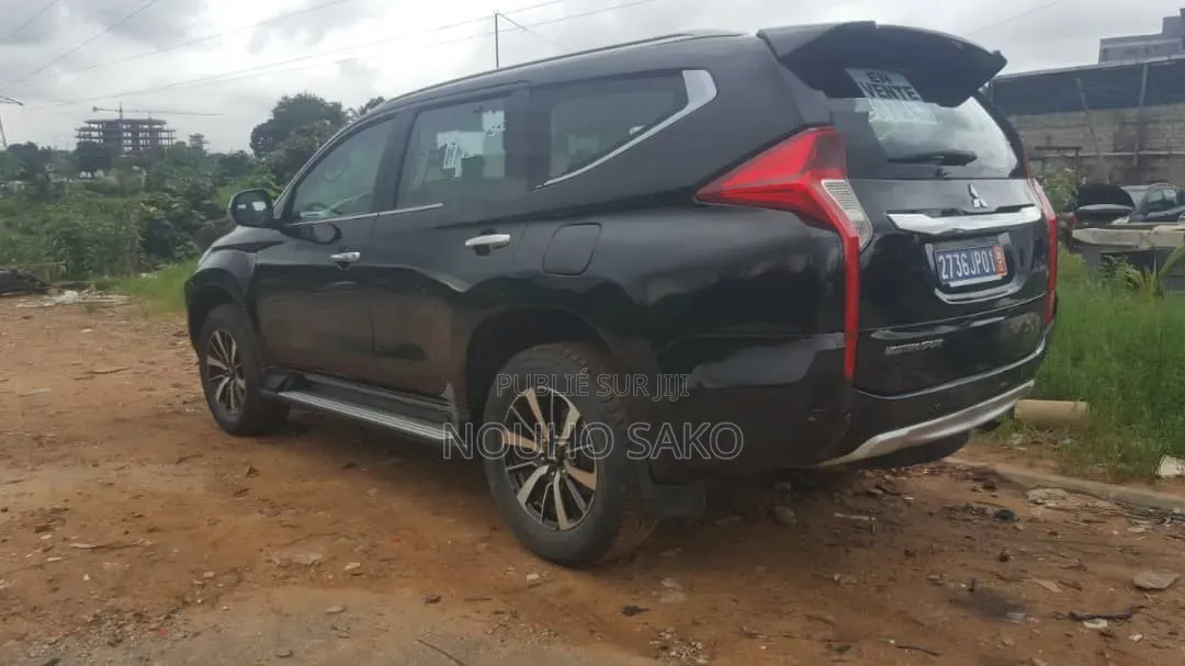 Mitsubishi Montero 2021 Jaune